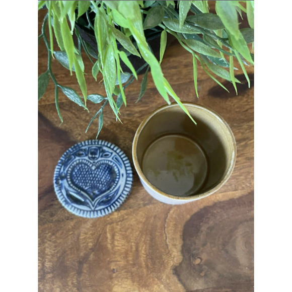 Lid Clay Jar Folk Art Cottagecore Blue Heart Prestige Place Museum of American - Picture 4 of 6